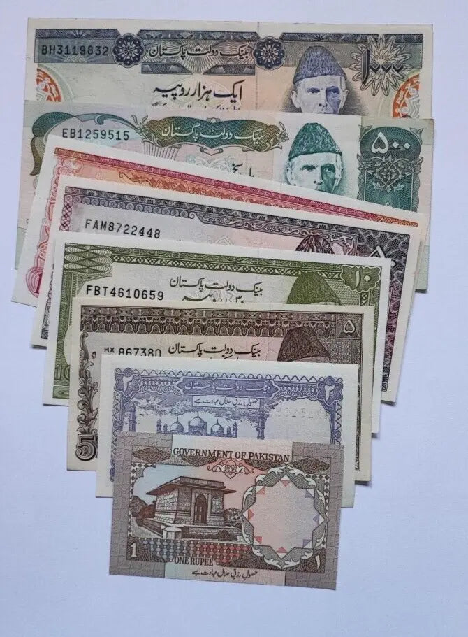 Set of 8 Pakistan Rupee Banknotes In Circulated Condition