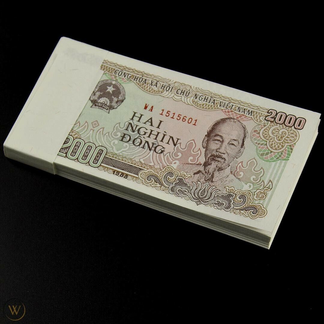 Banknote Bundle. Vietnam. 100 X 2000 Dong. Dated 1988. Uncirculated. 100 Pcs. - worldbanknote