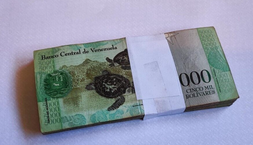 100 x Venezuela 5000 (5,000) Bolivares, 2017 banknote bundle used condition