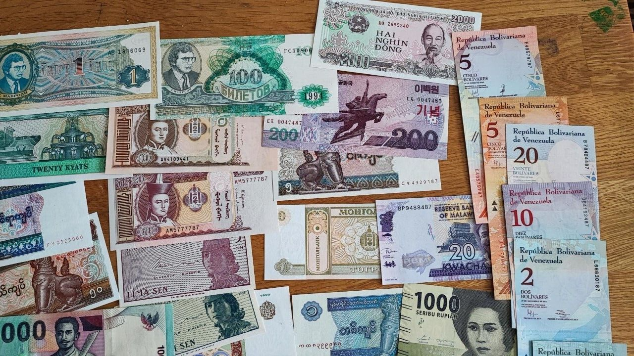 50pcs Different World banknotes 12 countries PAPER MONEY Uncirculated - worldbanknote