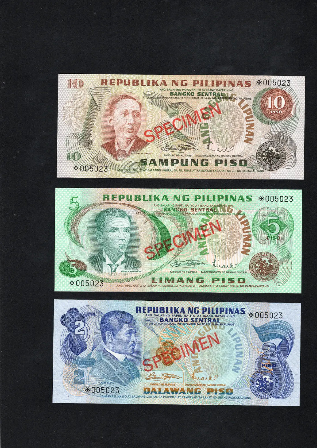 PHILIPPINES 1979 ... 2 - 100 PISO ... COLLECTOR'S SPECIMEN BANKNOTES UNC/d10