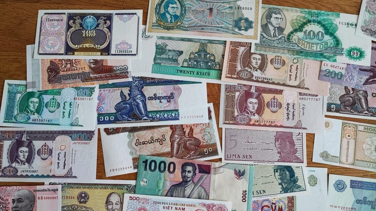 50pcs Different World banknotes 12 countries PAPER MONEY Uncirculated - worldbanknote