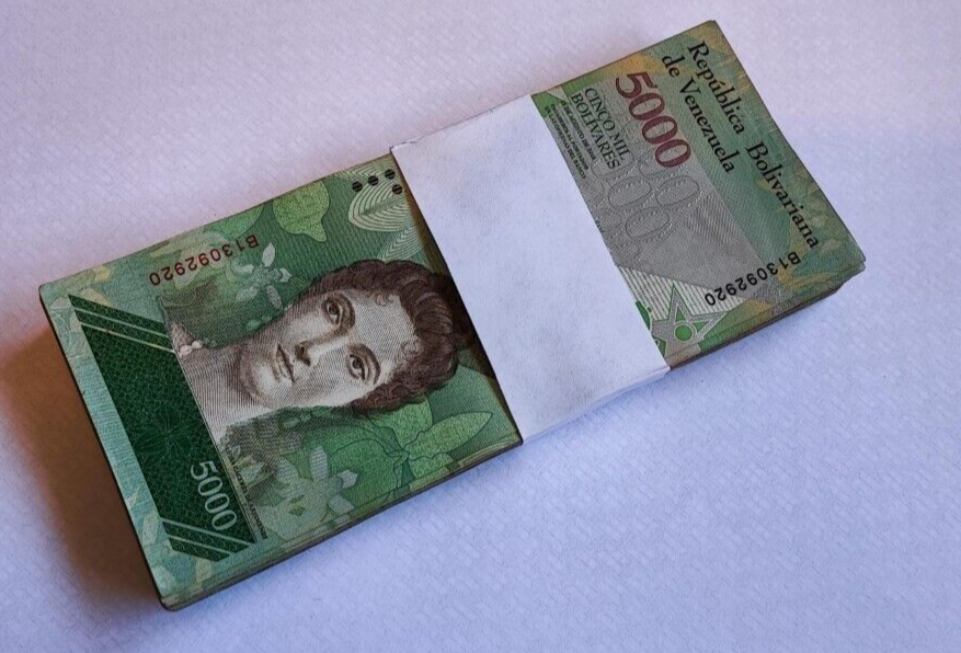 100 x Venezuela 5000 (5,000) Bolivares, 2017 banknote bundle used condition