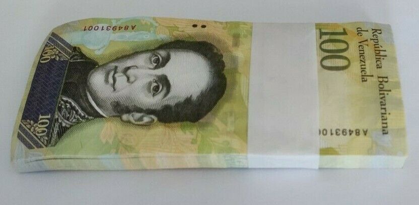 A bundle of Venezuela 100000 Bolivares 2017 P-100b Banknotes UNC - worldbanknote