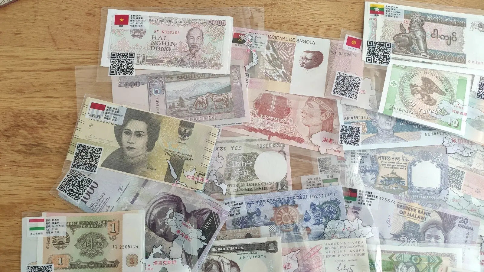 Lot Of 100 X World Banknotes. All Different All New 100 Pcs.