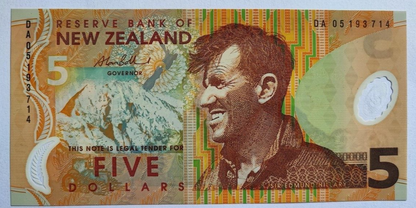 New Zealand 5  DOLLARS Uncirculated