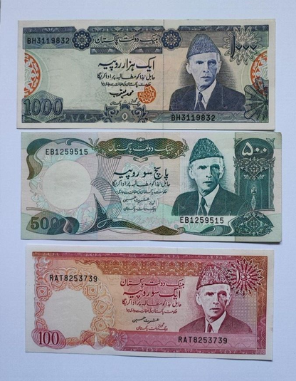 Set of 8 Pakistan Rupee Banknotes In Circulated Condition