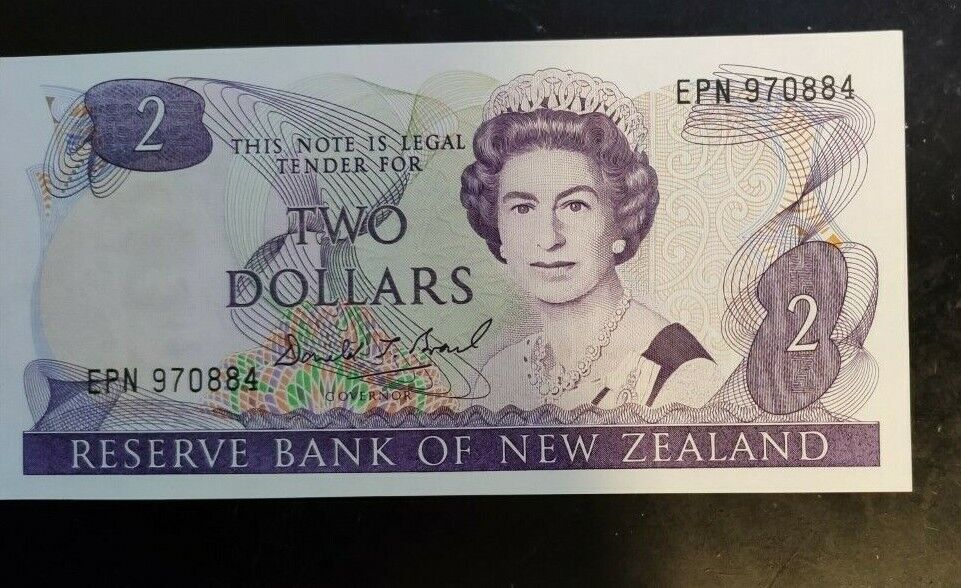 NEW ZEALAND:  TWO  DOLLAR  CRISP UNCIRCULATED