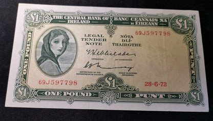 Ireland Lady Lavery 1 pound Note - Date: 28-6-72 Serial: 69J597798 UNC