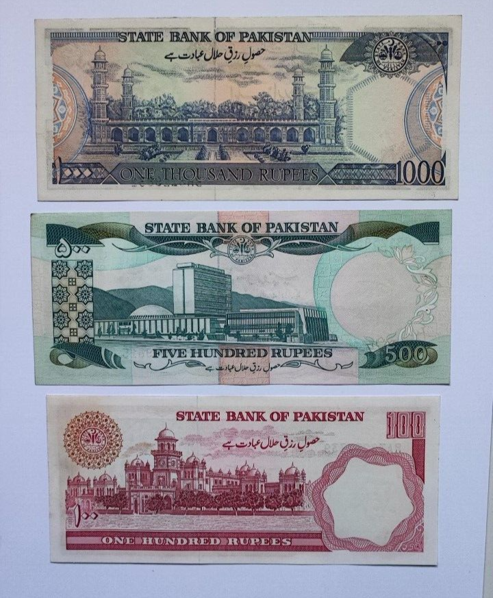 Set of 8 Pakistan Rupee Banknotes In Circulated Condition