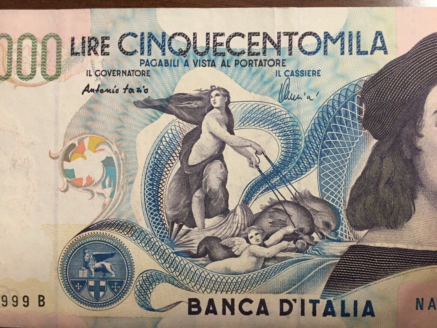 Italy P.118 500.000 Lire note with solid serial number.