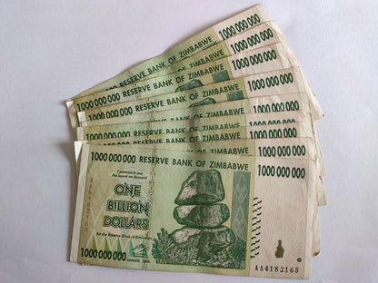 Zimbabwe 10xone  billion dollars banknotes used
